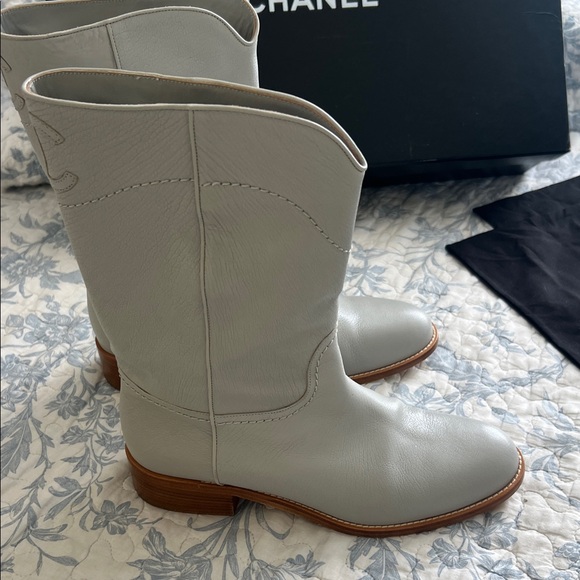 CHANEL Light Grey 2013 Interlocking CC Logo Moto Boots - Picture 12 of 13